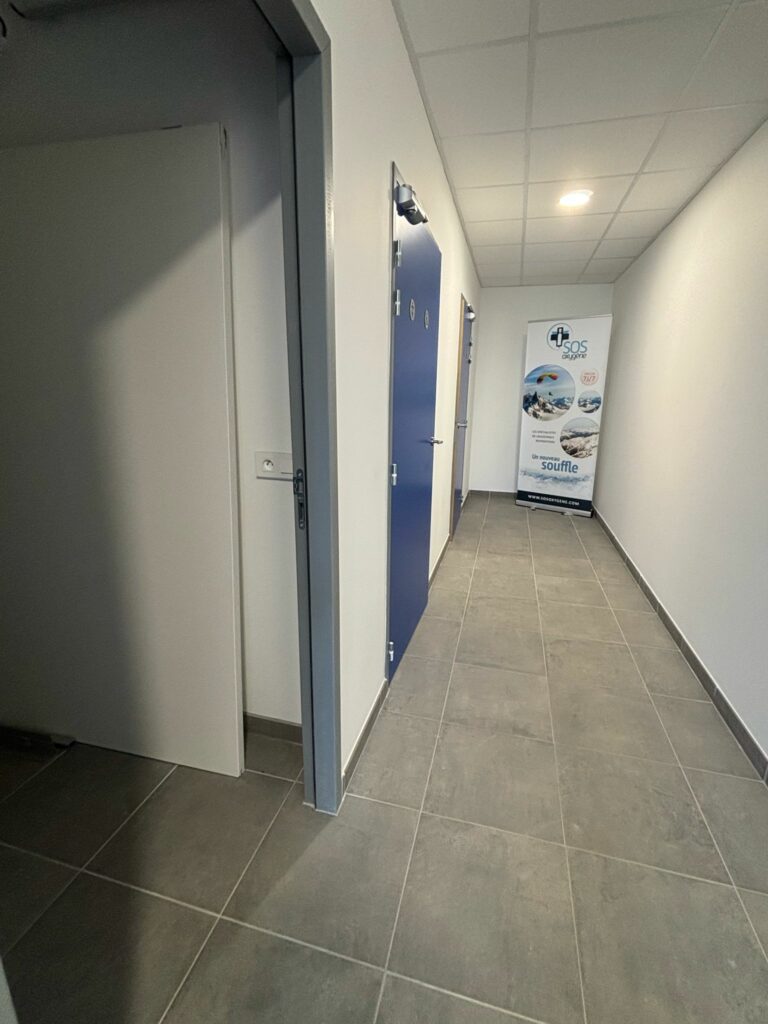 Chantier d'aménagement de 2000m2 de bureaux entrée2