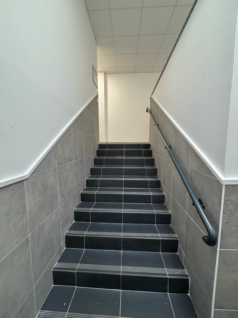 chantier-damenagement-de-2000m2-de-bureaux-escaliers2