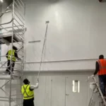images de peintures en travaux intérieurs en action